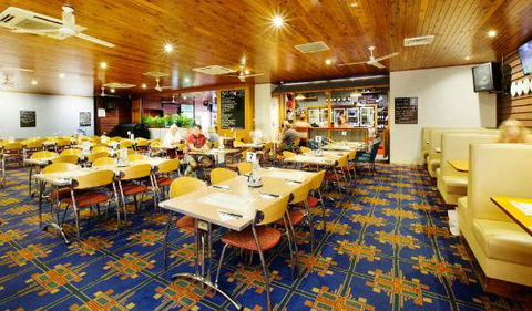 Coutts Commercial Tavern - Go Out 0