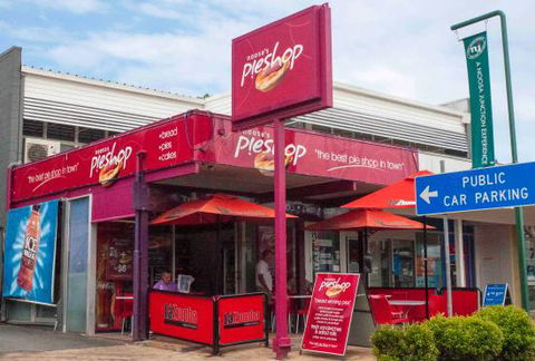 Noosa Pie Shop - Go Out 0