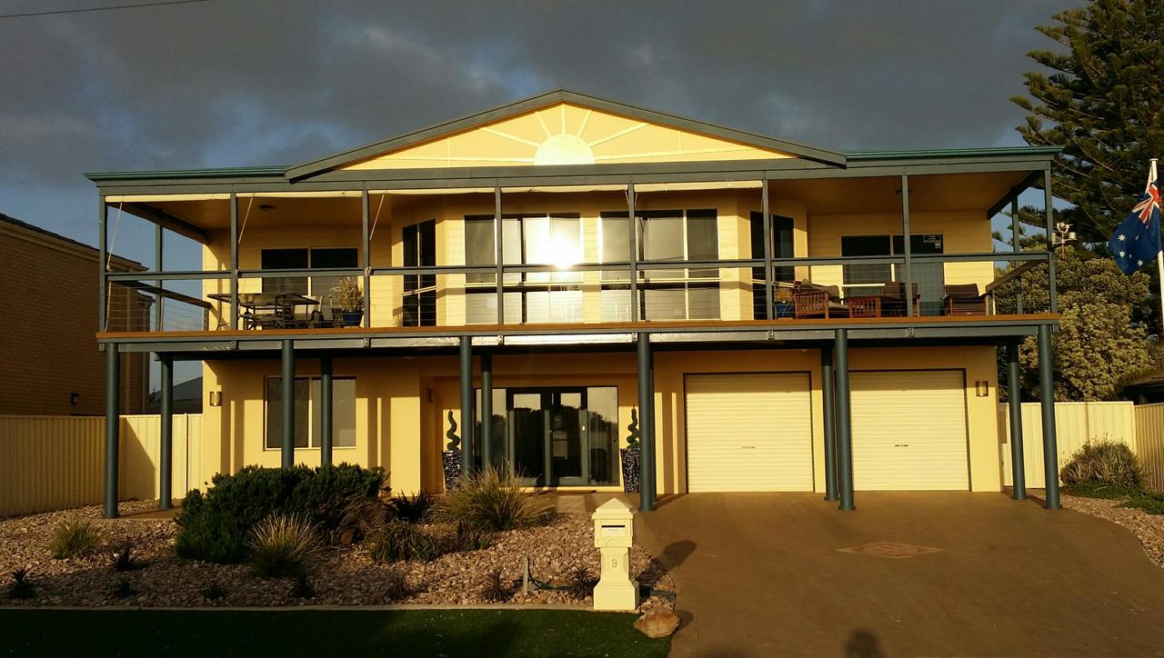 Beachside Escape on The Esplanade Christies Beach