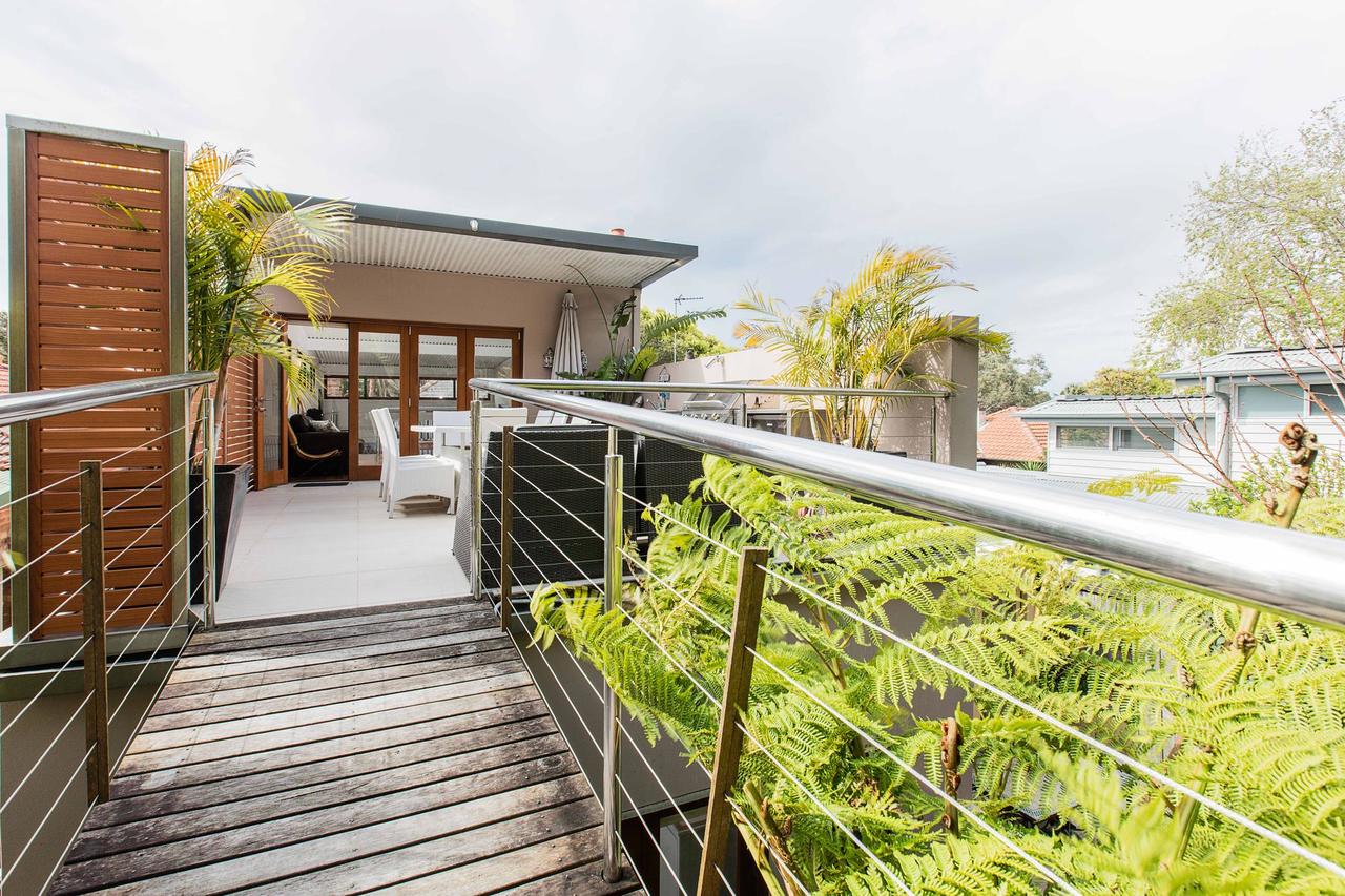 Family surf house 5 min walk to Manly beach Manly