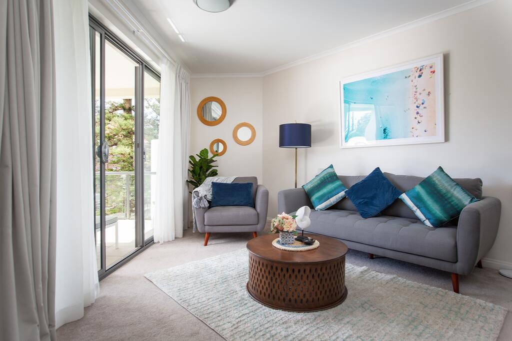 Bright Modern Apartment Steps From Beach and Ferry Manly