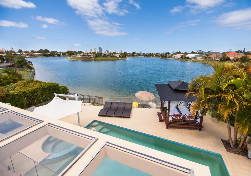 Broadbeach Waterfront Holiday House Broadbeach Waters