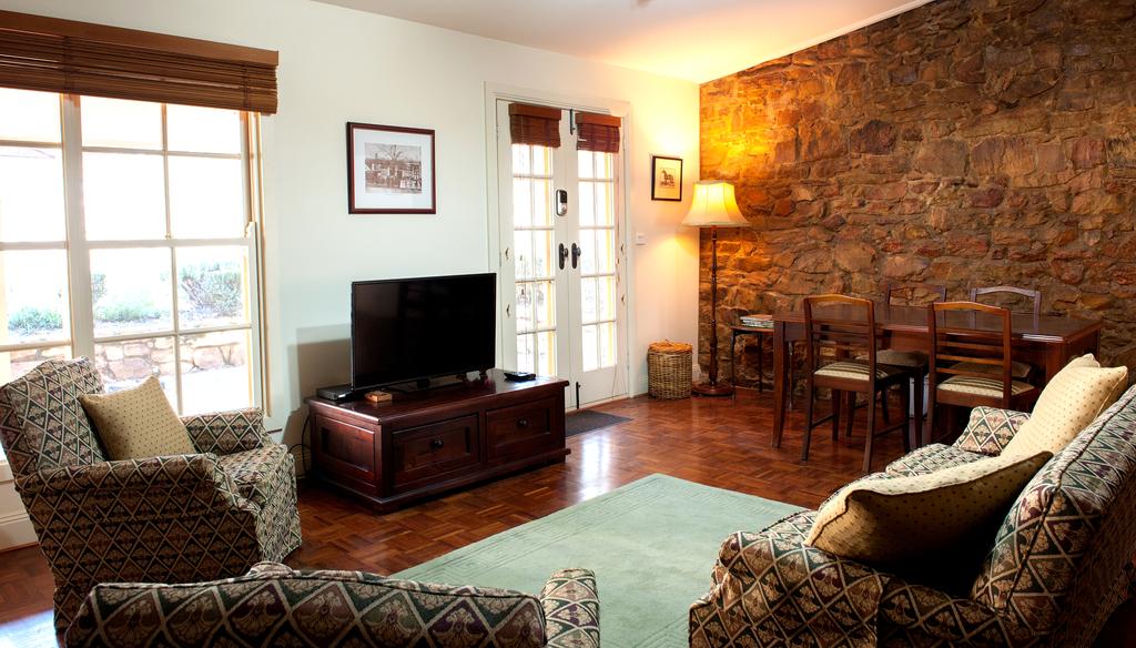 Byronsvale Vineyard and Accommodation Maiden Gully