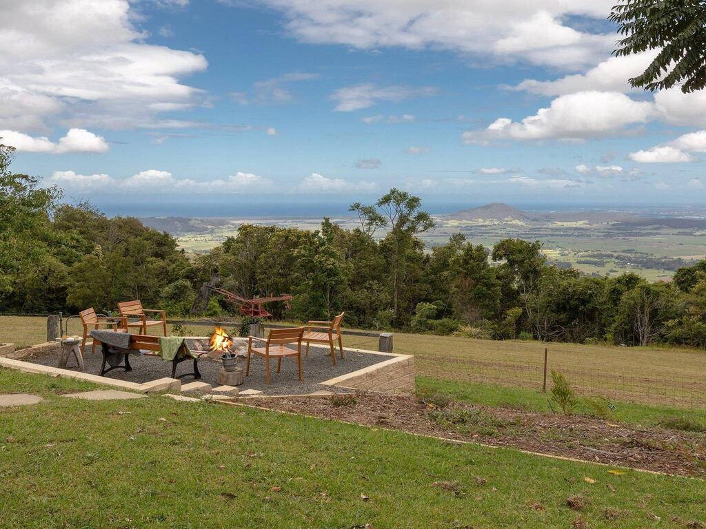 Captain's Lookout - elevated ocean views rural stay Bellawongarah