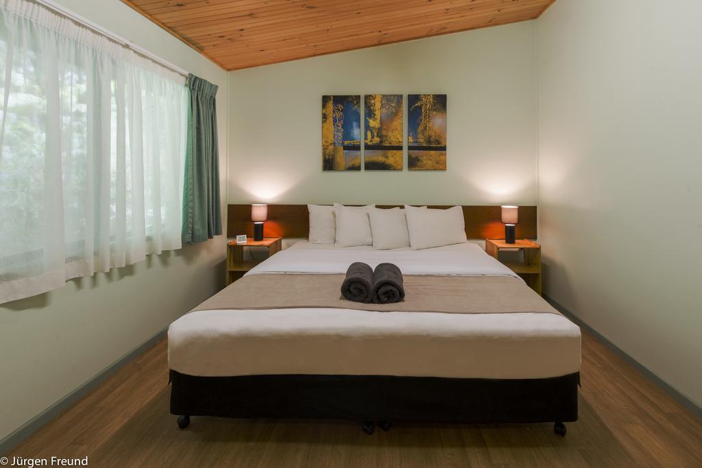 Chambers Wildlife Rainforest Lodges Lake Eacham