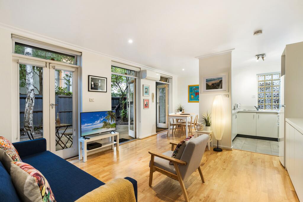 Cosy Modern Apartment With Leafy Courtyard St Kilda