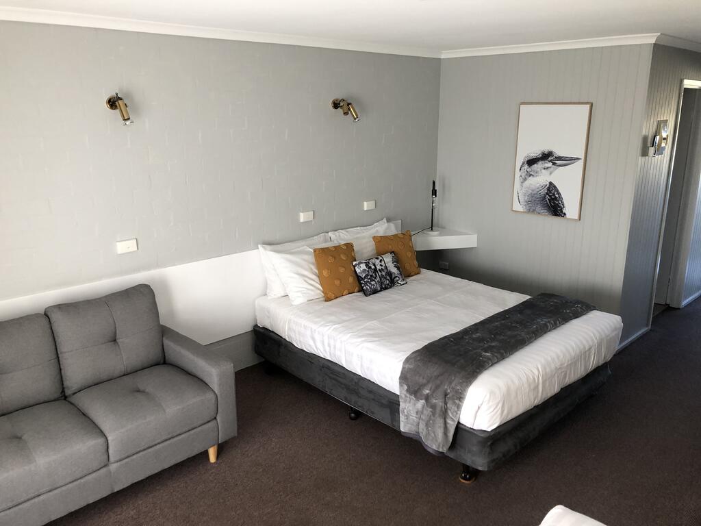 Country Roads Motor Inn West Wyalong