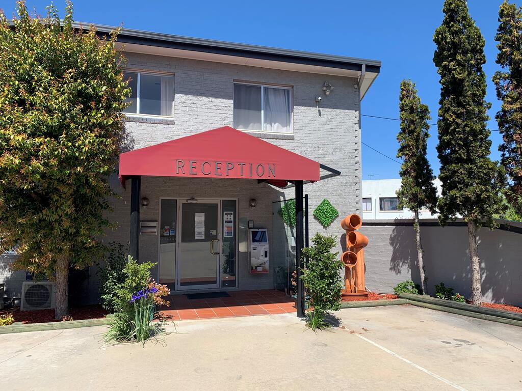Crest Motor Inn Queanbeyan