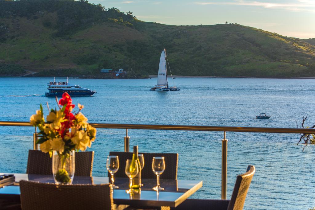 Edge 2 Ocean Front Luxury 3 Bedroom Split Level Spacious With Sofa Bed  Buggy Whitsundays