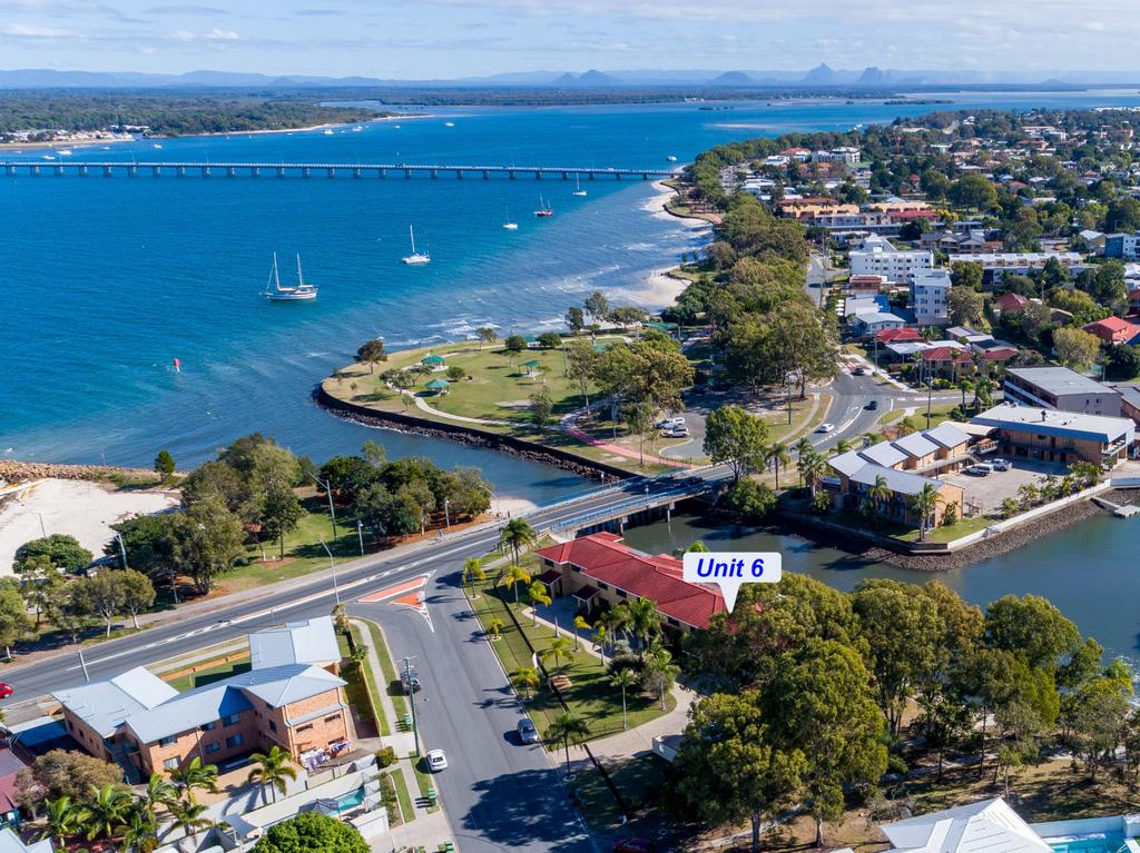 Elegant Waterfront Gem where the Ocean meets the Canal Bongaree