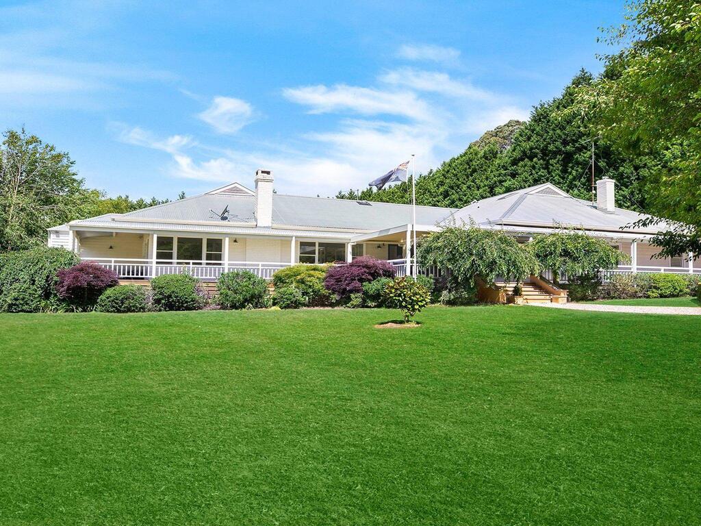 Gerron Park - country luxe tennis court and pool Wildes Meadow