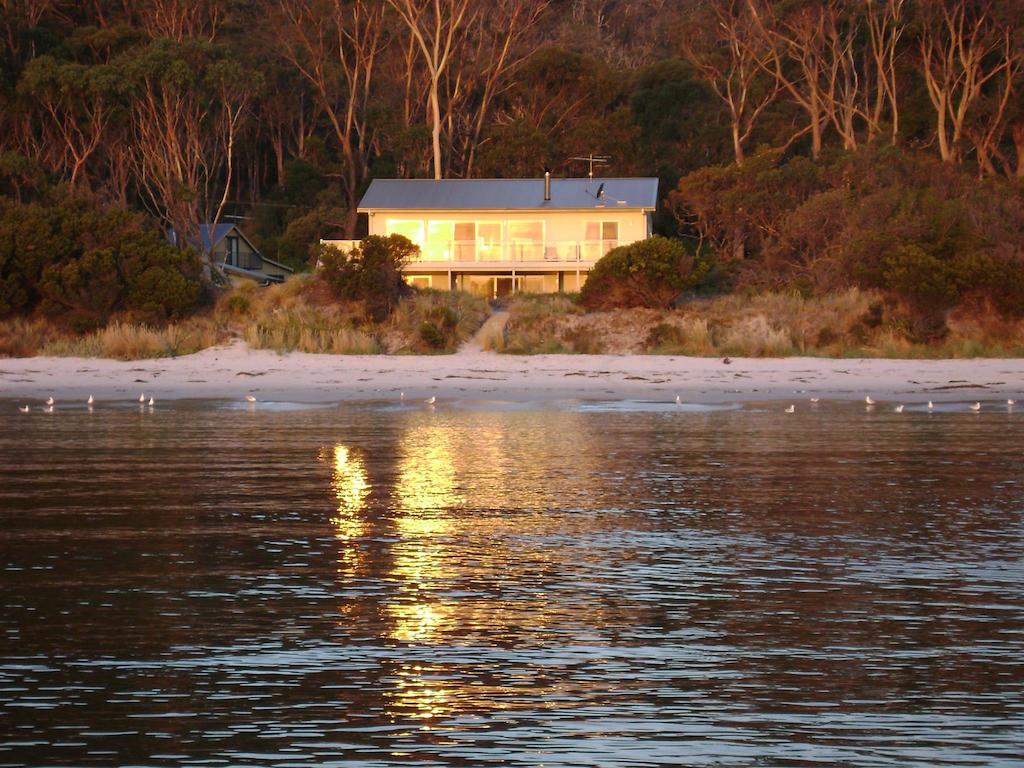Harpers On The Beach White Beach