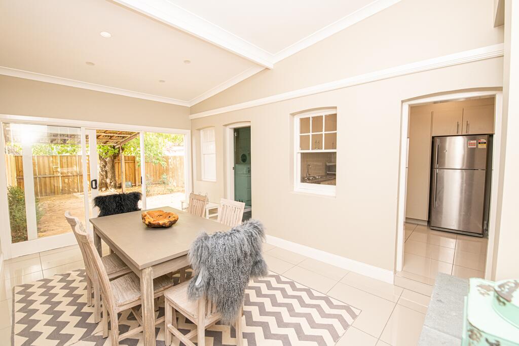 Heritage Bowen Terrace 3 Bed 2 Bath - Walk to CBD Orange