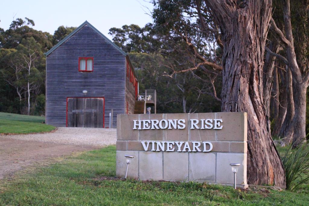 Herons Rise Vineyard Accommodation Kettering