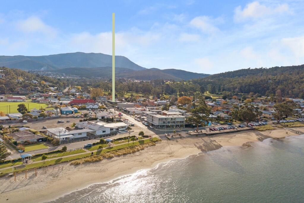 Luxurious Apartment A Stones Throw From The Beach Kingston