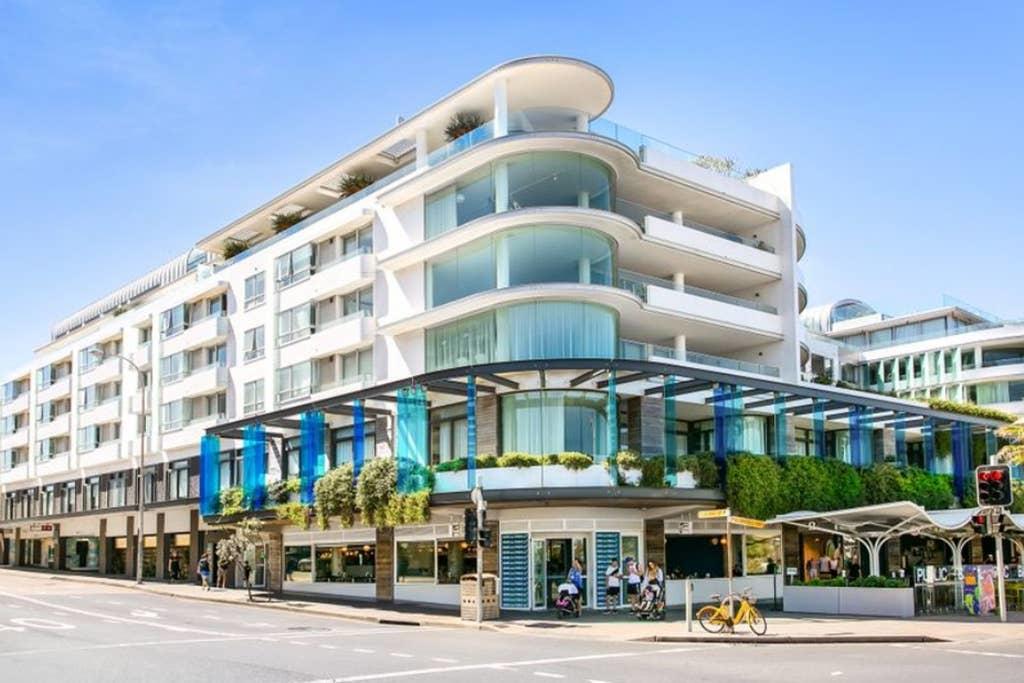 Luxurious Beach Front Apartment in 'The Pacific' Bondi Beach