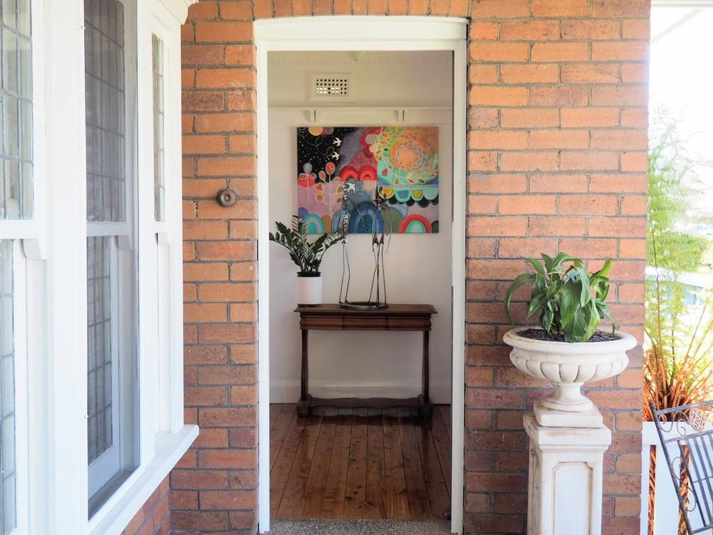 LUXURY IN THE ABSOLUTE HEART OF THE CBD Orange