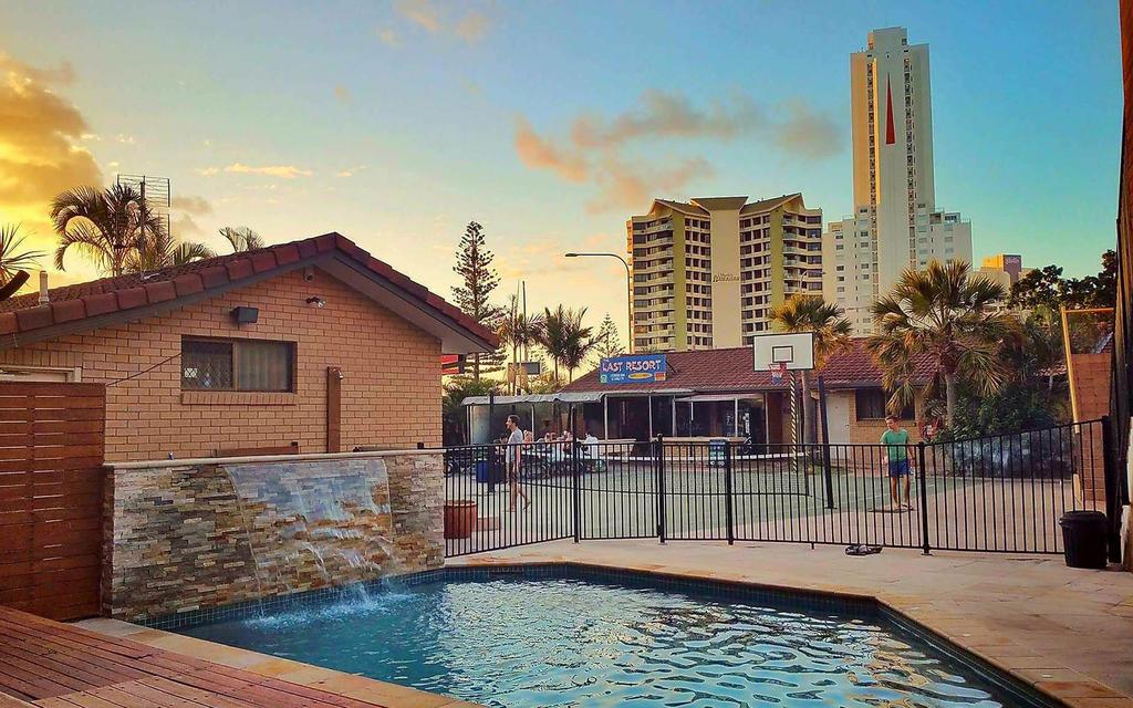 Maxmee Resort formally Surfers Paradise Backpackers Surfers Paradise