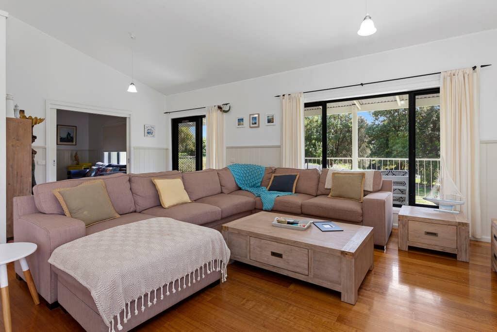 MERMAIDS ON MARENGO - large home with wifi Marengo