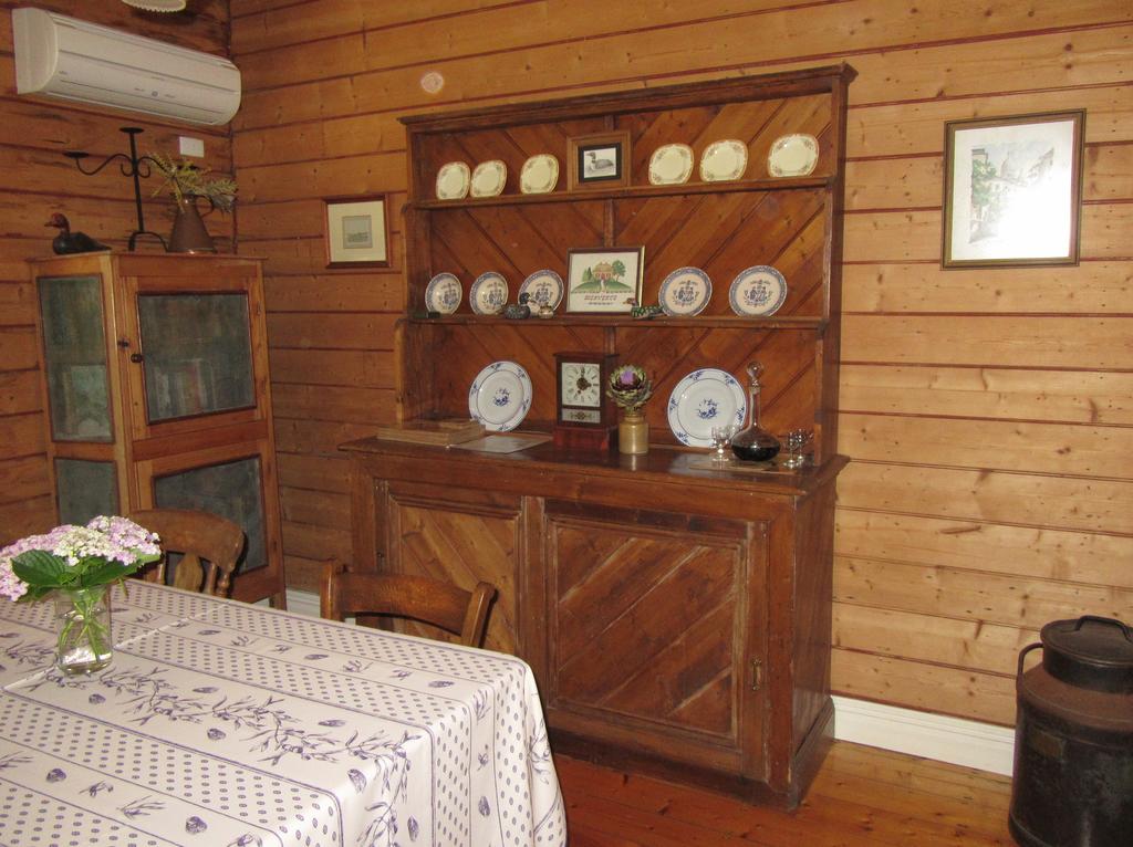 Nivani 1880's cottage Port Fairy