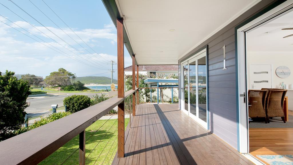 No. 1 Fingal Bay Beach House - The Little Abode Fingal Bay