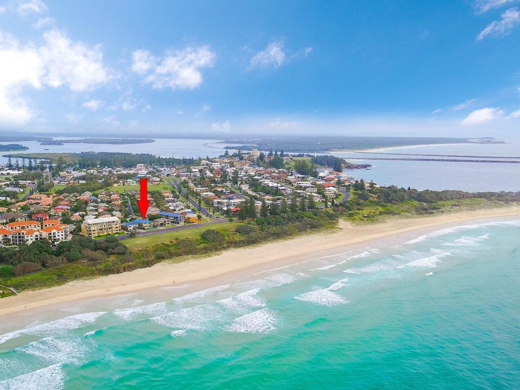 Pippi View 1 Bottom - across the road from the beach Yamba