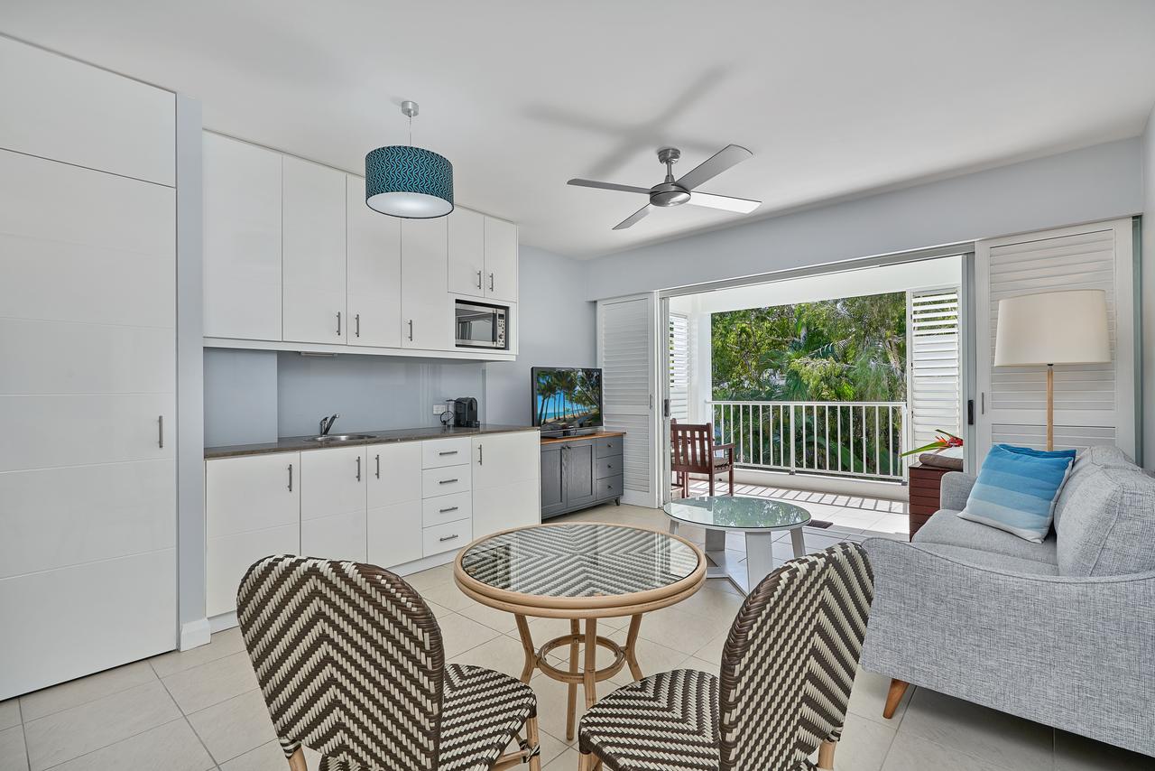 Couples private spa beach getaway Palm Cove