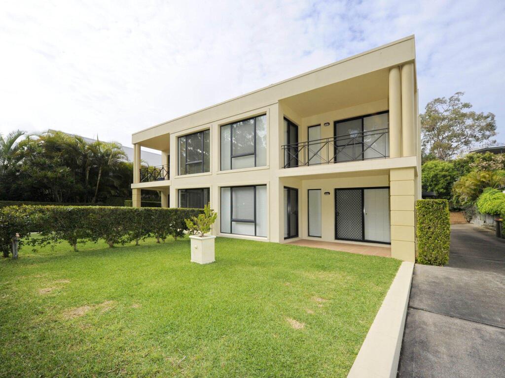 'Bagnall Views' 2/161 Government Rd - Stylish  modern duplex across the road to the waters edge Corlette