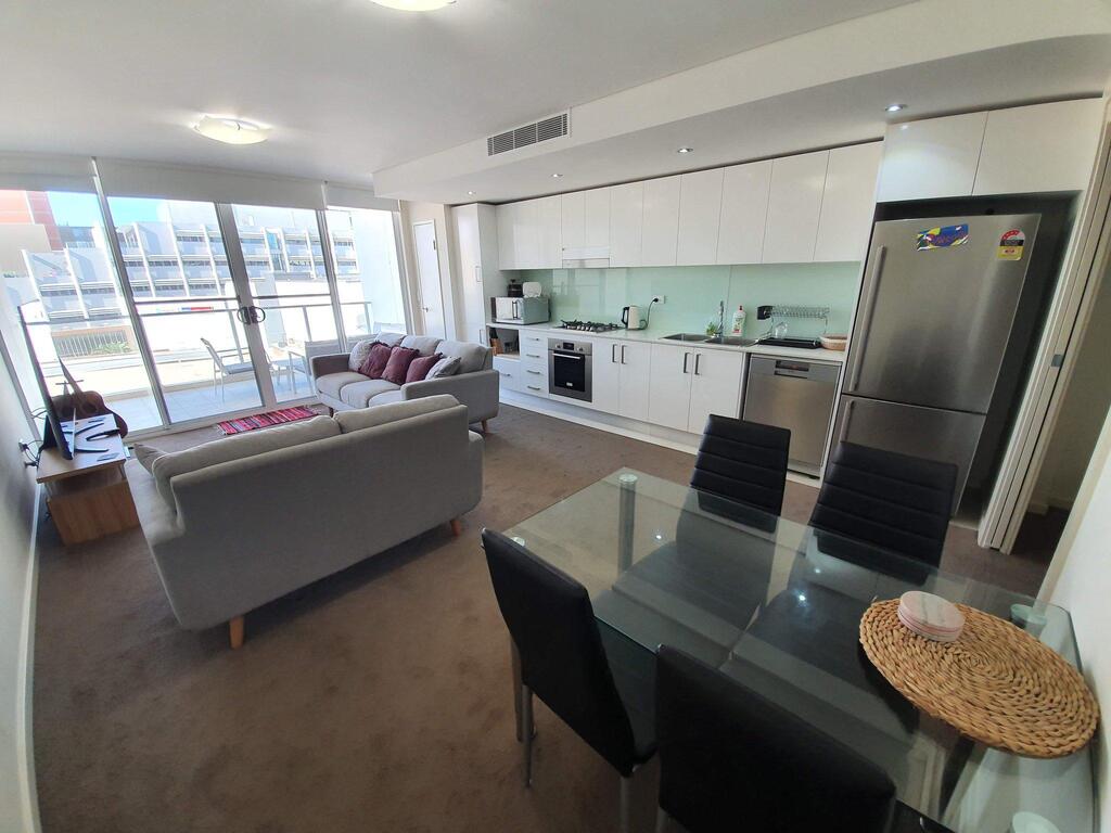 just listed Bolton St 1br 350m walk to Newcastle beach  Wifi end Eand Newcastle