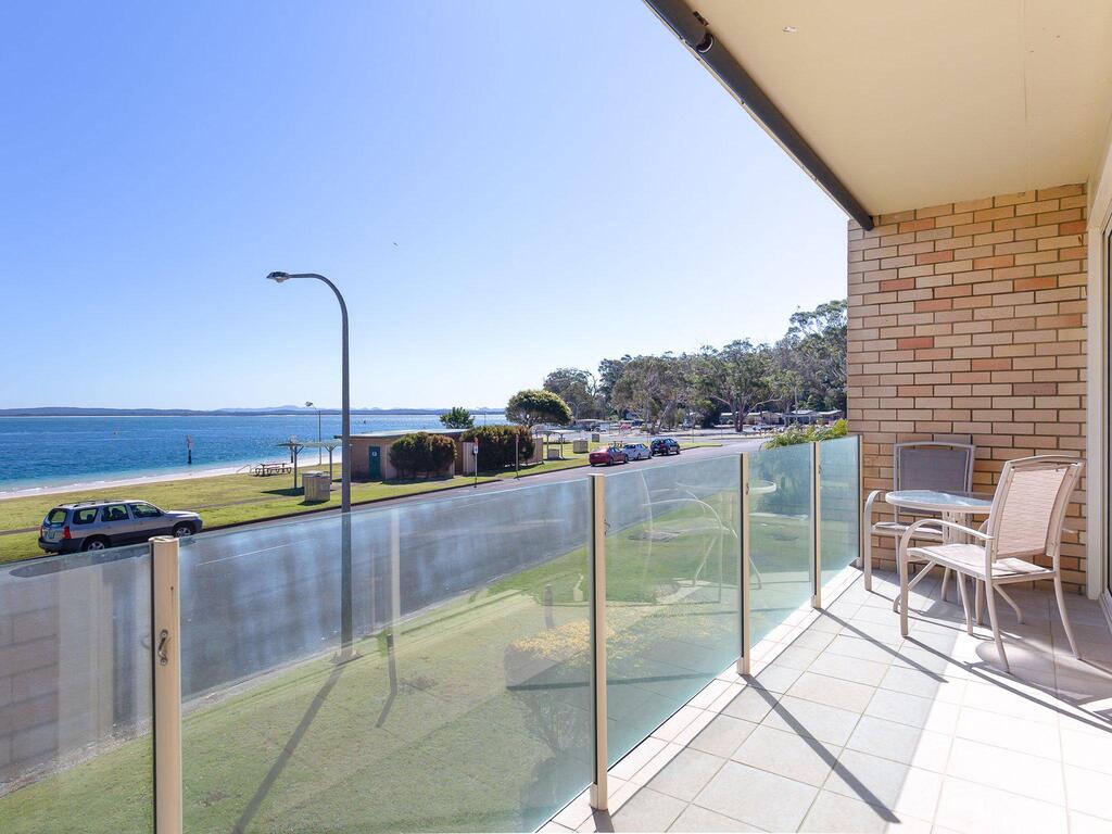 1 'Little Hut' 20 Kurrawa Close - Spectacular Water Views NBN  Air Conditioned Nelson Bay
