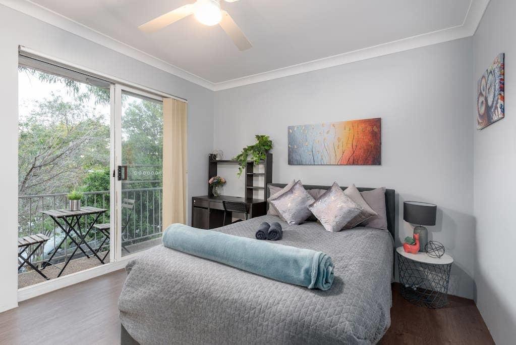 1 Private Double Room in Berala near Station close to Olympic Park - SHAREHOUSE Berala