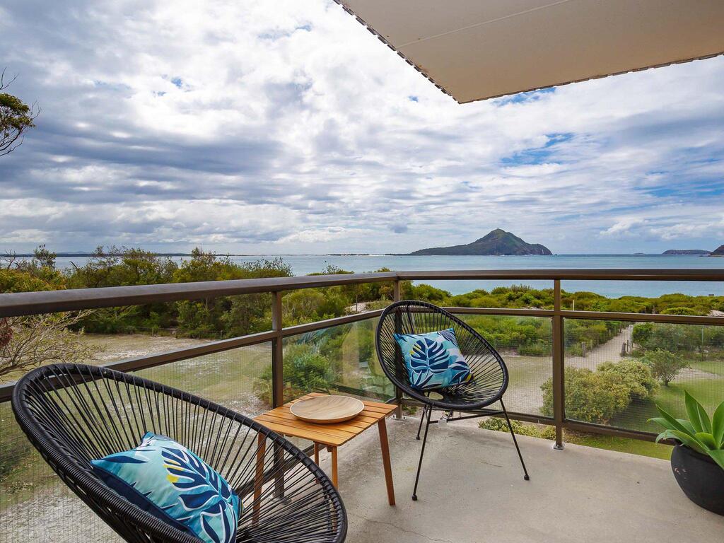 11 'Intrepid'  3 Intrepid Close - Absolute Beachfront Bliss Nelson Bay