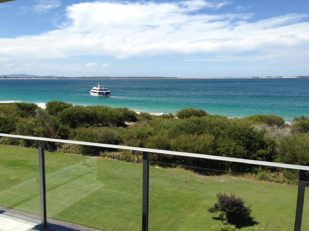 11 'Luskin Lodge' 29 Weatherly Close - stunning water views Nelson Bay