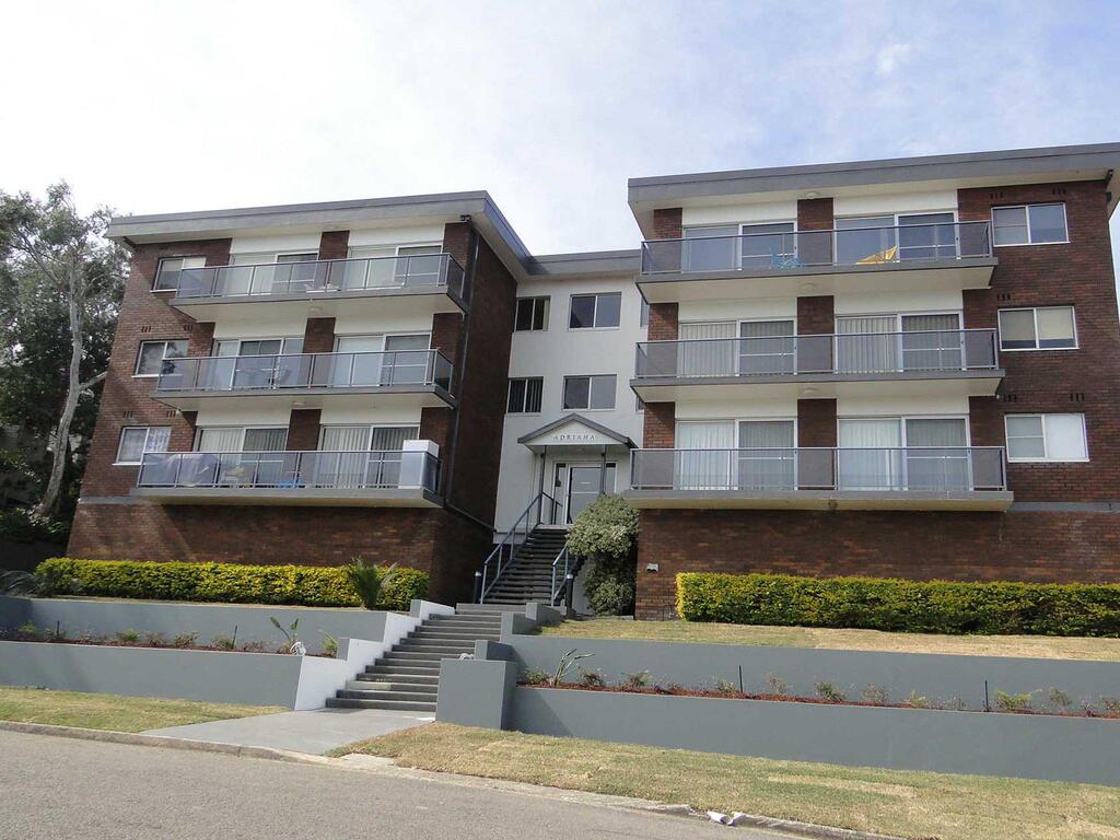 4 'Adriana' 83 Ronald Avenue - open plan living with backyard Shoal Bay