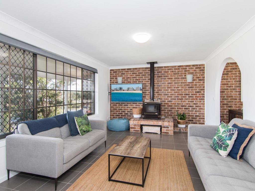 50 Lakeview Forster