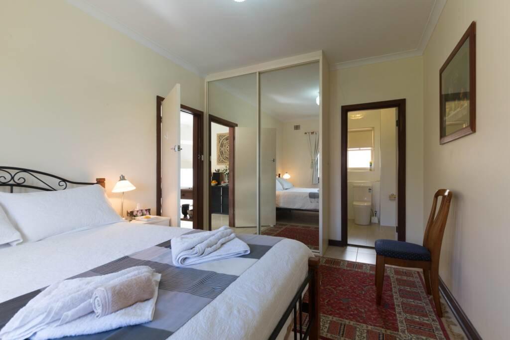 B9 Close to UWA Swan River Cafes and The New Children's Hospital Crawley