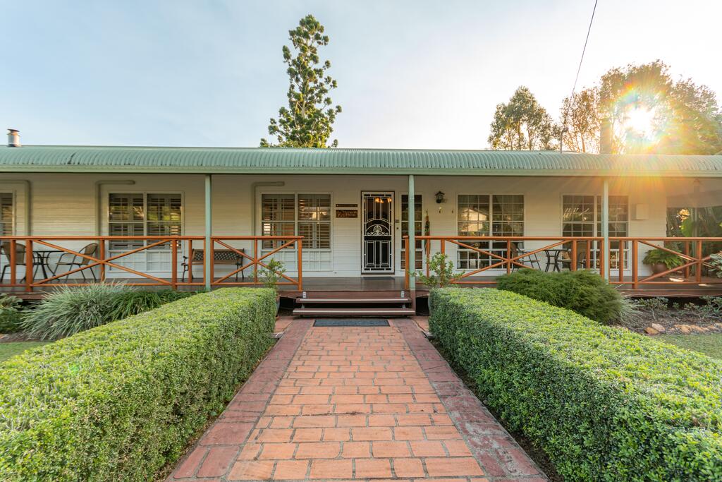 Birds 'n' Bloom Cottages Yungaburra