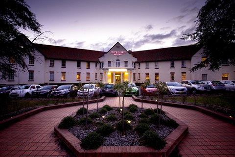 Mercure Canberra - Go Out 23