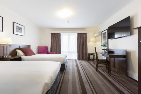 Mercure Canberra - Go Out 10