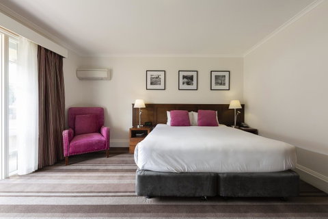 Mercure Canberra - Go Out 14