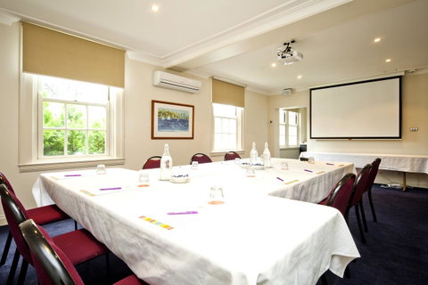 Mercure Canberra - Go Out 43