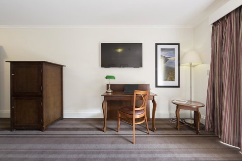 Mercure Canberra - Go Out 12