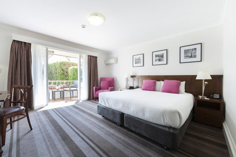 Mercure Canberra - Go Out 2