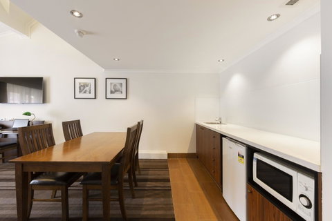Mercure Canberra - Go Out 17