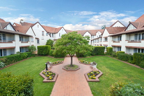 Mercure Canberra - Go Out 25