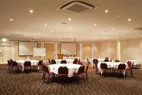 Mercure Canberra - Go Out 42