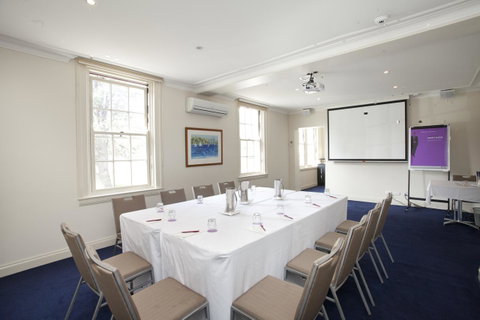 Mercure Canberra - Go Out 37