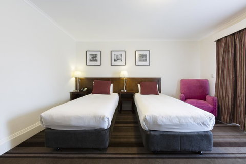 Mercure Canberra - Go Out 9