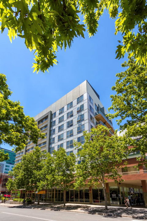 Nesuto Canberra - Pubs and Clubs 1