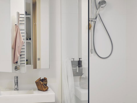 Nishi Apartments Eco Living By Ovolo - Pubs and Clubs 9